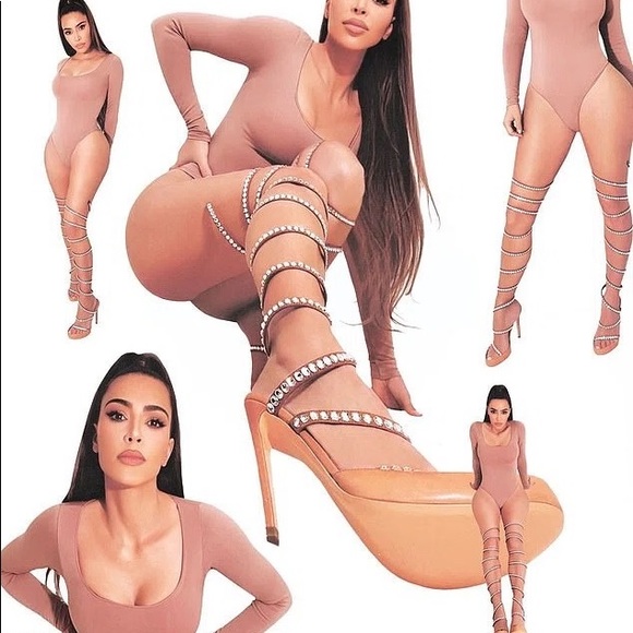 SKIMS Essential Long Sleeve Scoop Neck Bodysuit L/XL Desert - Picture 5 of 12